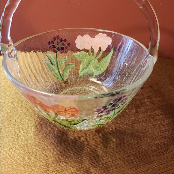 Fifth Avenue Crystal Basket With Handle in Excellent Preowned Condition! - Picture 5 of 5
